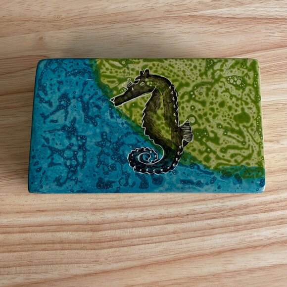 Vintage Hand-Carved Seahorse Soapstone Trinket Jewelry Box Blue Yellow Green - Picture 2 of 9